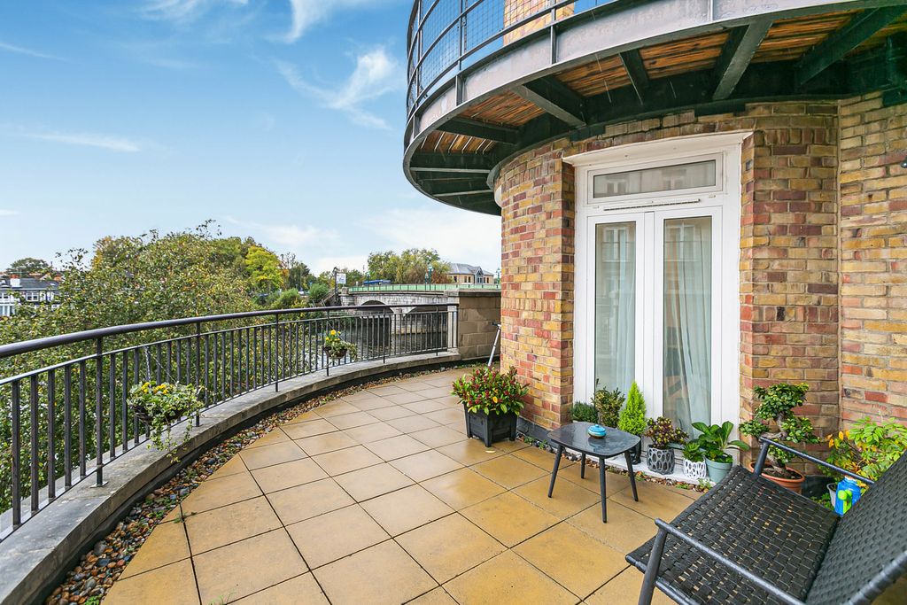 Property photo 2 of 17 Patio Terrace