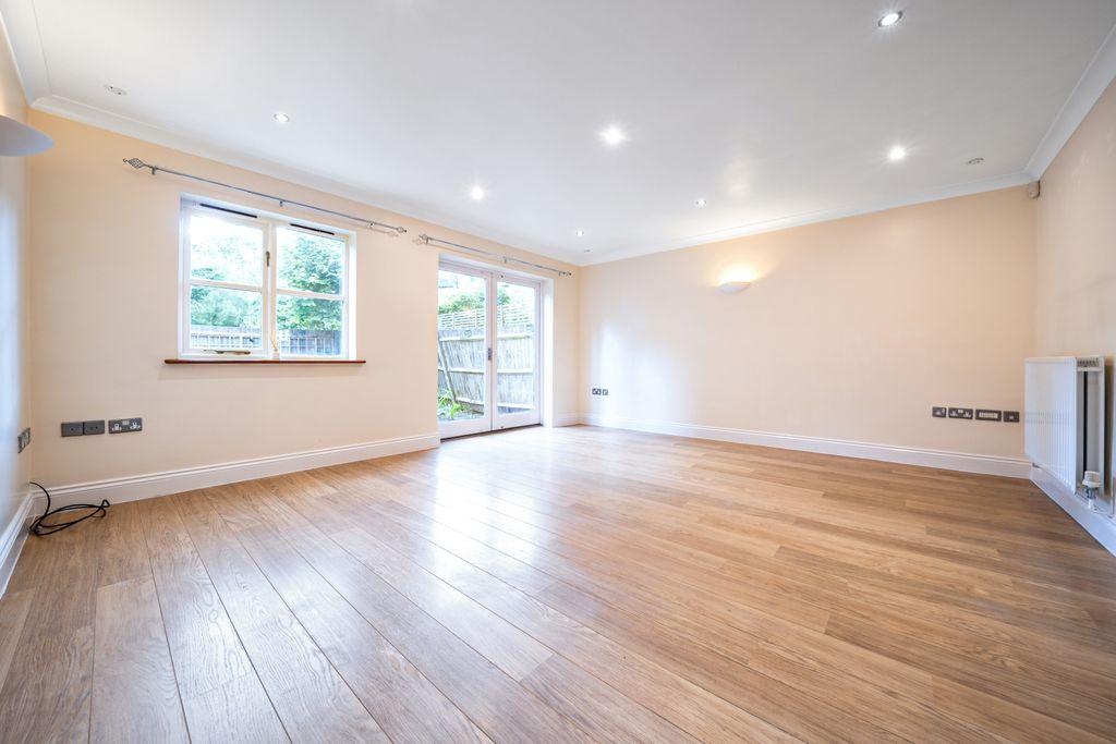 Property photo 2 of 15 1160323 (3)