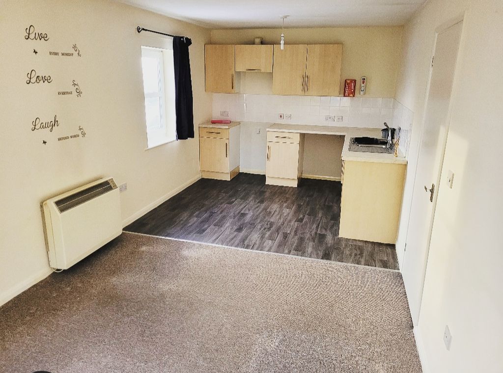 Property photo 2 of 7 Kitchen