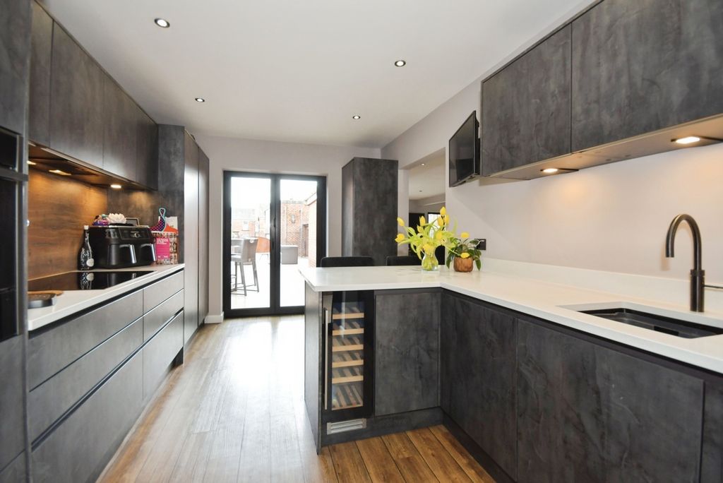 Property photo 3 of 20 Pbox-Img.Jpg