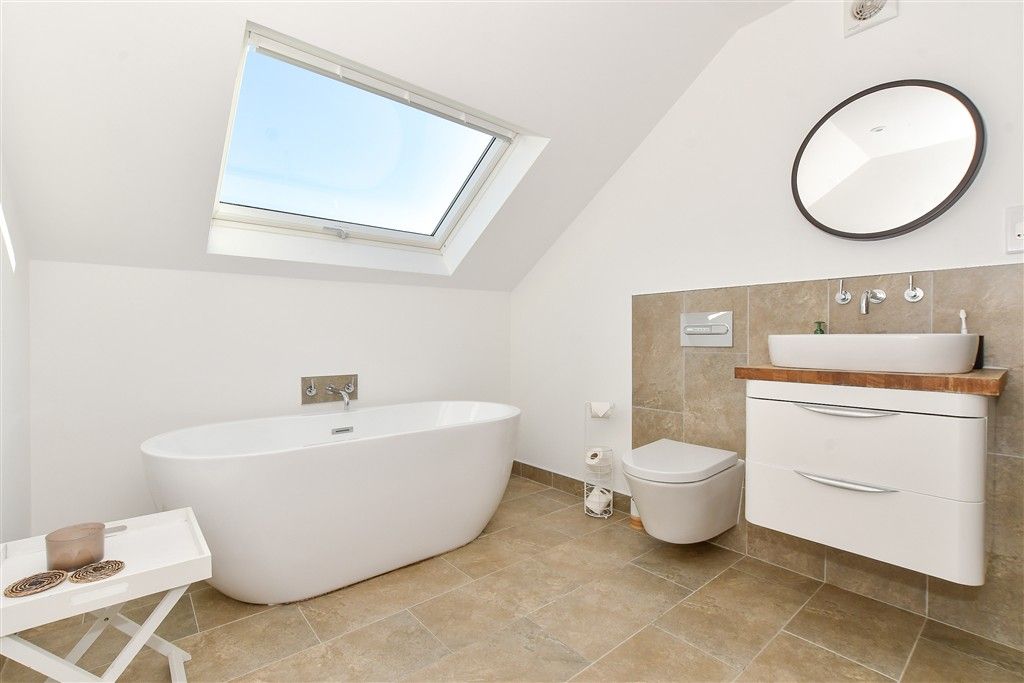 Property photo 3 of 17 En-Suite Bathroom