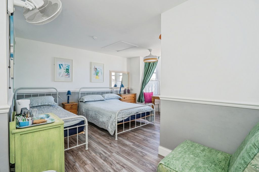 Property photo 2 of 20 Pbox-Img.Jpg