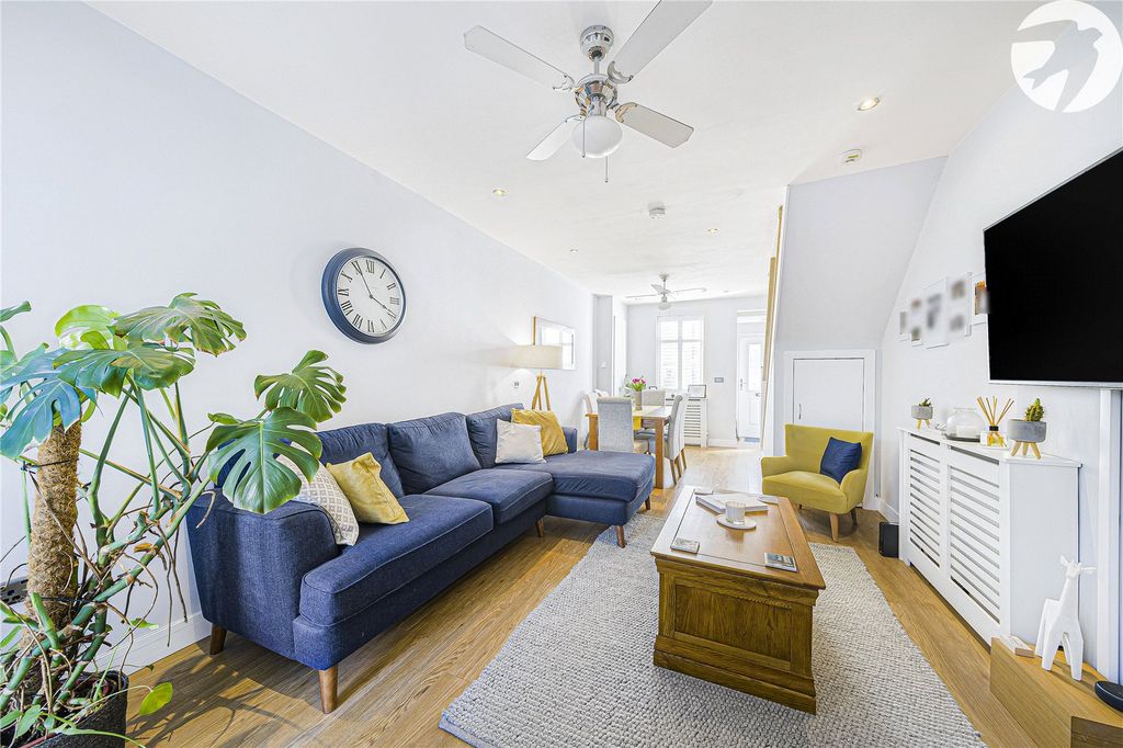 Property photo 3 of 24 Living Room