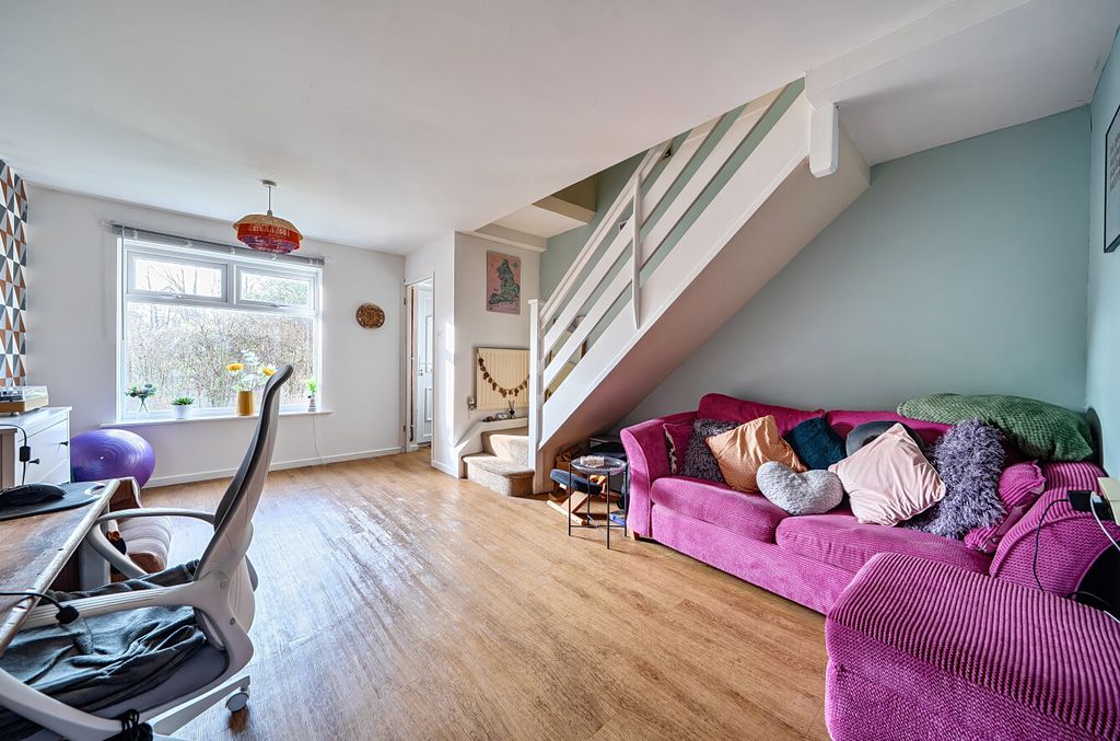 Property photo 2 of 15 1393468-14-696124...