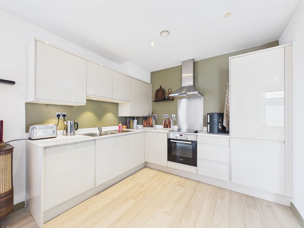 Property photo 3 of 11 Kitchen
