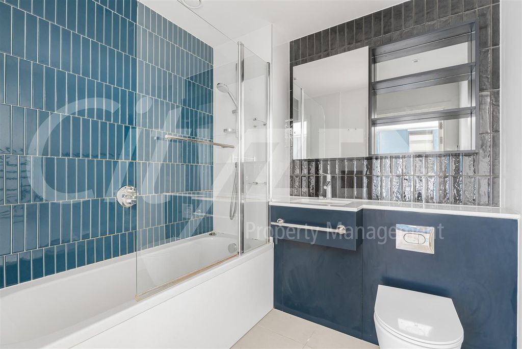 Property photo 3 of 14 Bathroom