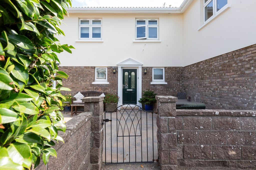 Property photo 3 of 37