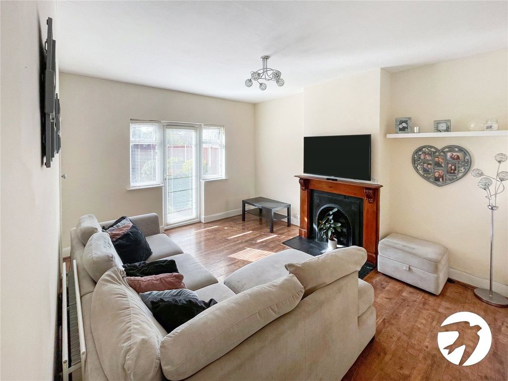 Property photo 3 of 11 Picture No. 16