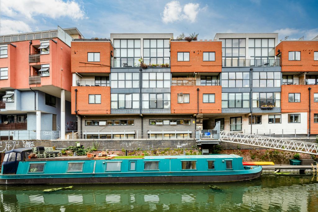 Property photo 1 of 9 Andrews Wharf 14  24.Jpg