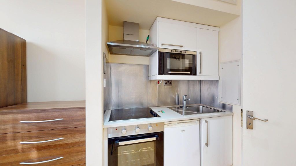 Property photo 2 of 12 Kitchen