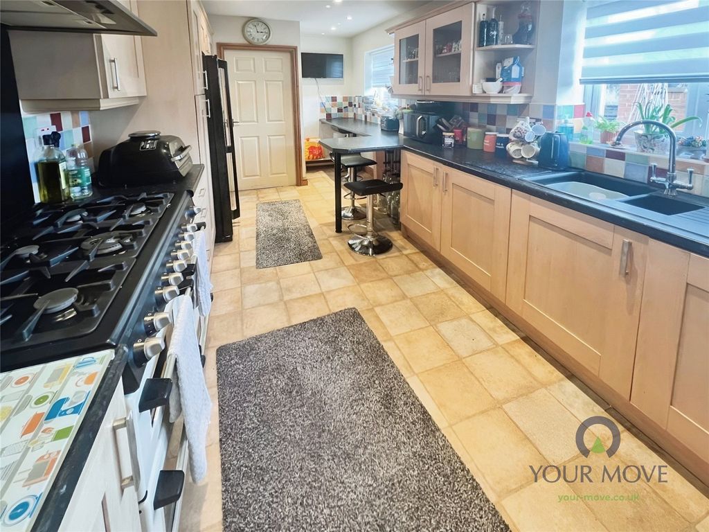 Property photo 2 of 14 Kitchen
