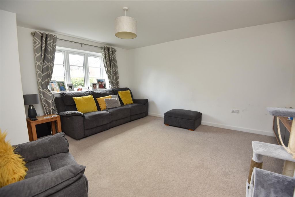 Property photo 2 of 12 Sitting Room