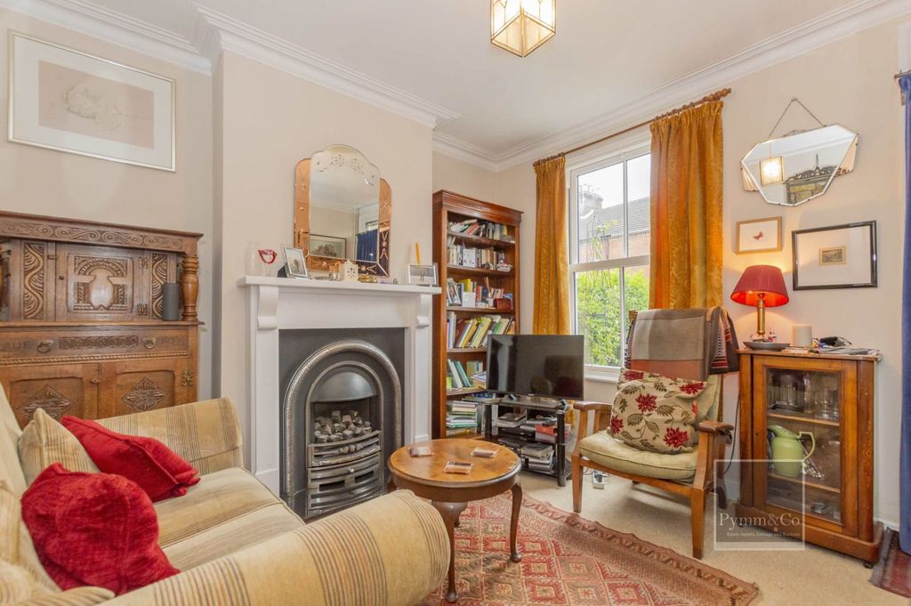 Property photo 2 of 11