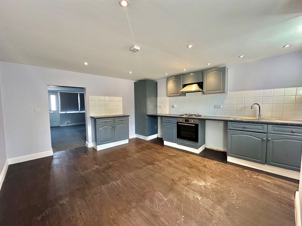 Property photo 1 of 8 Kitchen