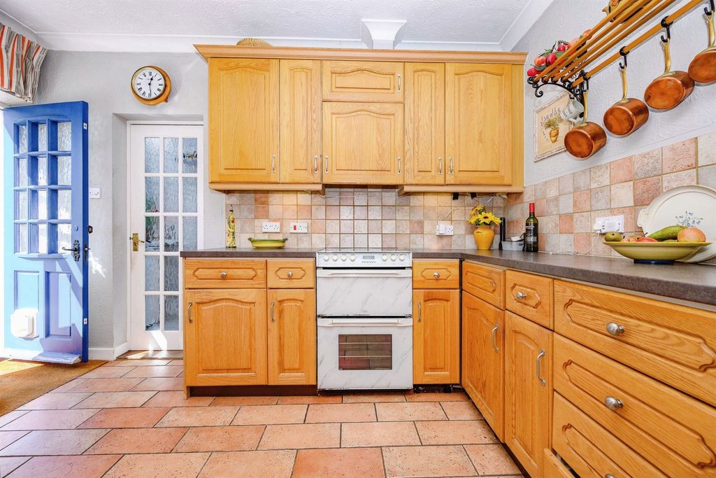 Property photo 2 of 23