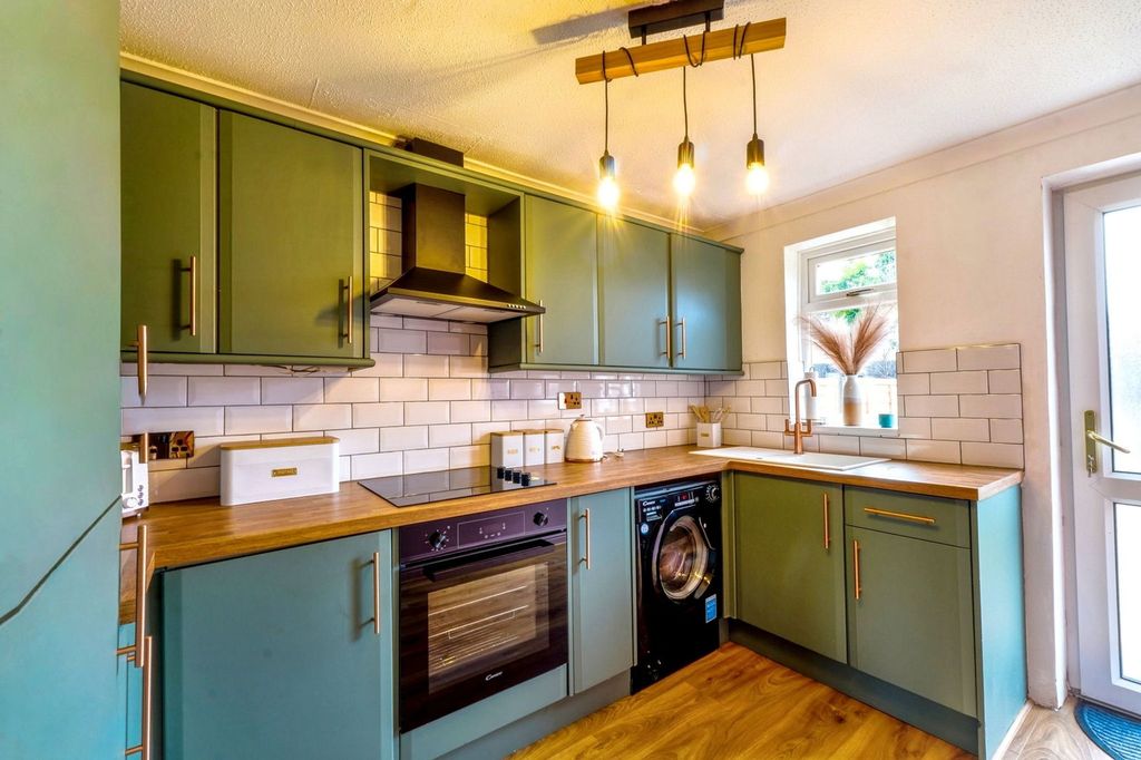 Property photo 2 of 14