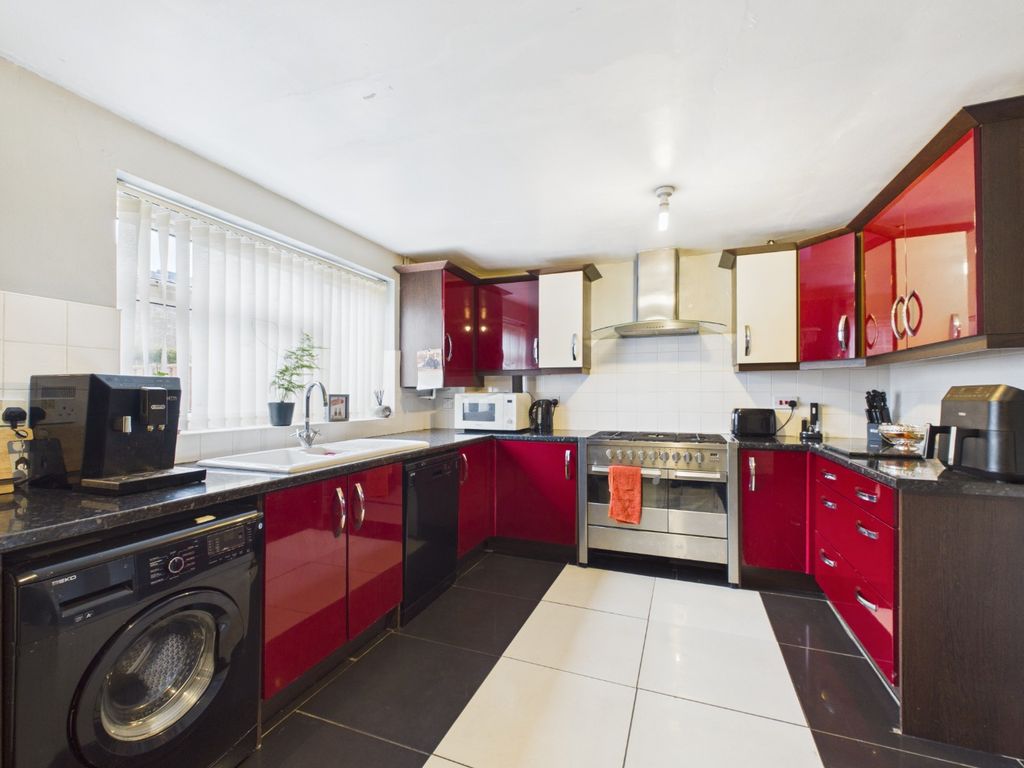 Property photo 2 of 15 4974352