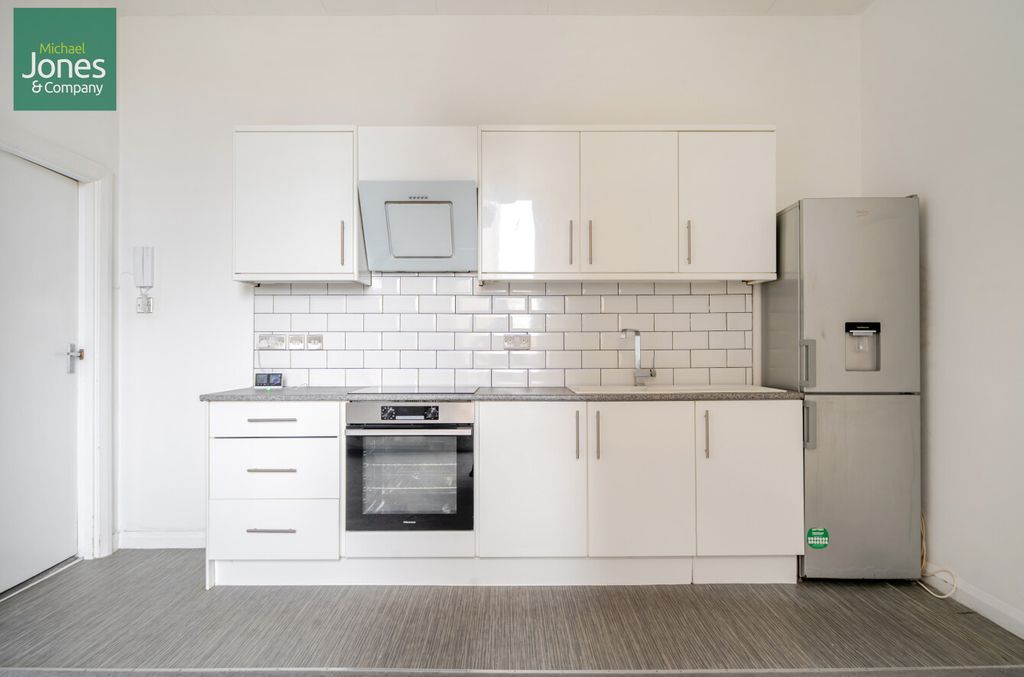 Property photo 2 of 8 Kitchen