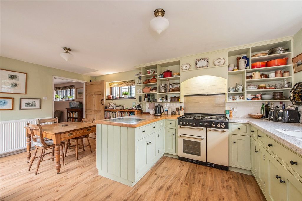 Property photo 3 of 22 Kitchen/Breakfast