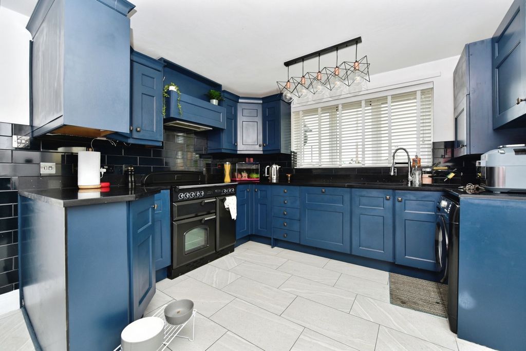 Property photo 2 of 17 Photo