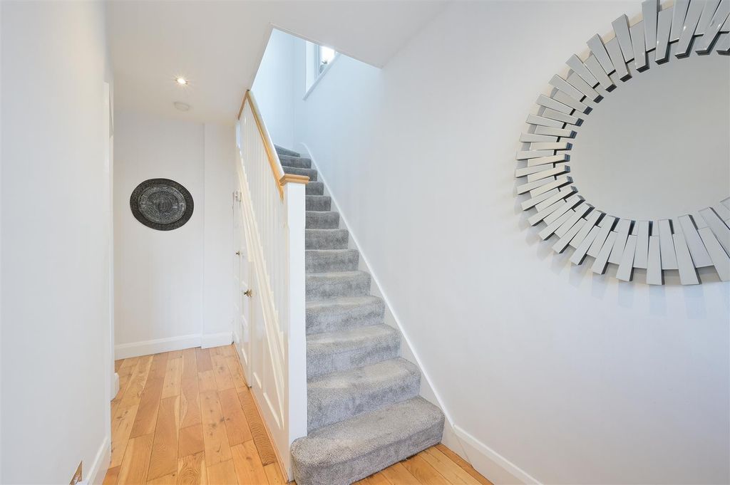 Property photo 2 of 19 Ardrossan Gardens 15  (1).Jpg