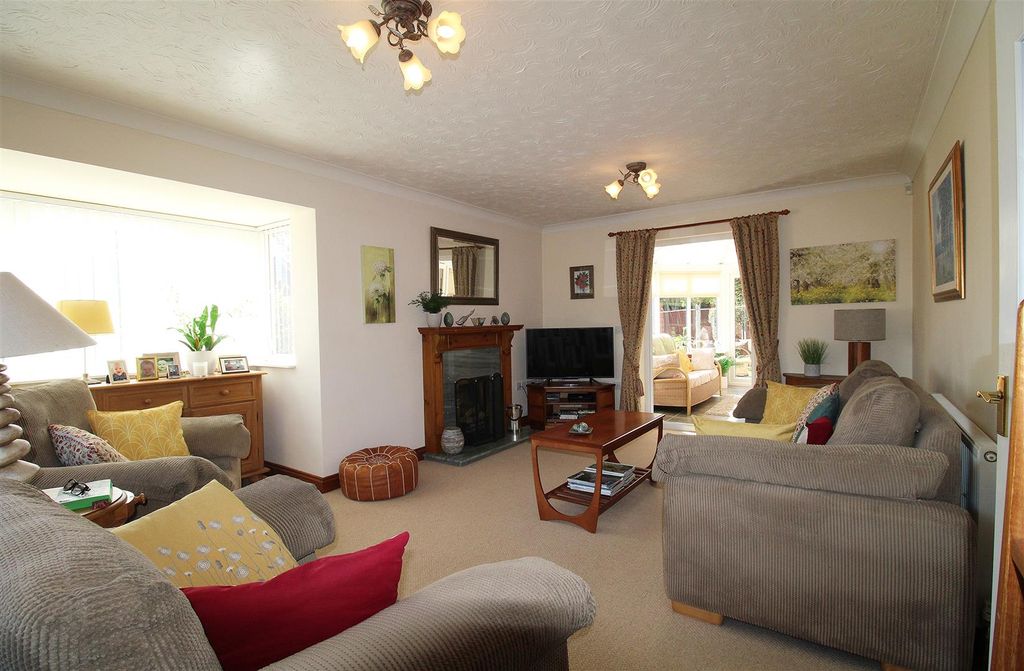 Property photo 3 of 17 Living Dining Room