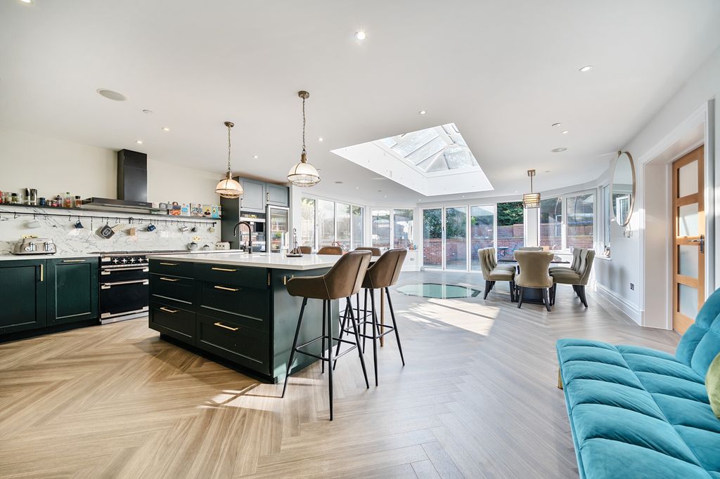 Property photo 1 of 27