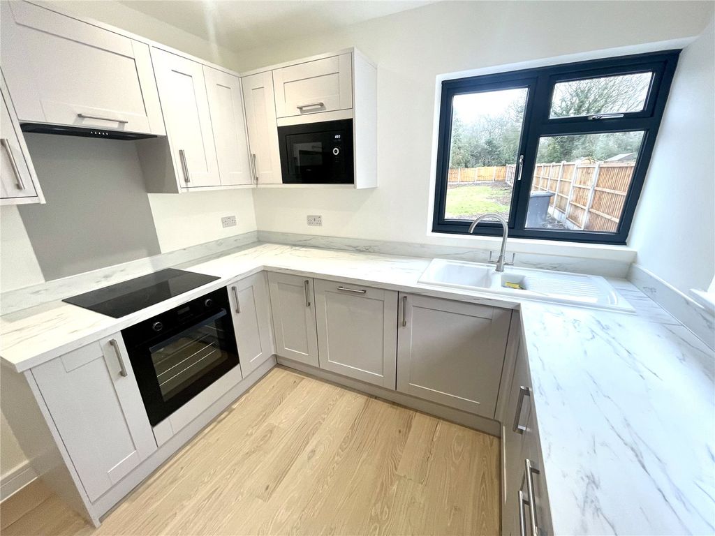 Property photo 2 of 17 Picture No. 12