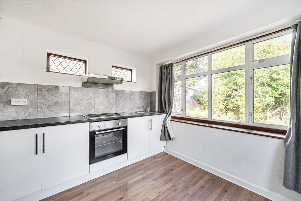 Property photo 3 of 18 Kitchen