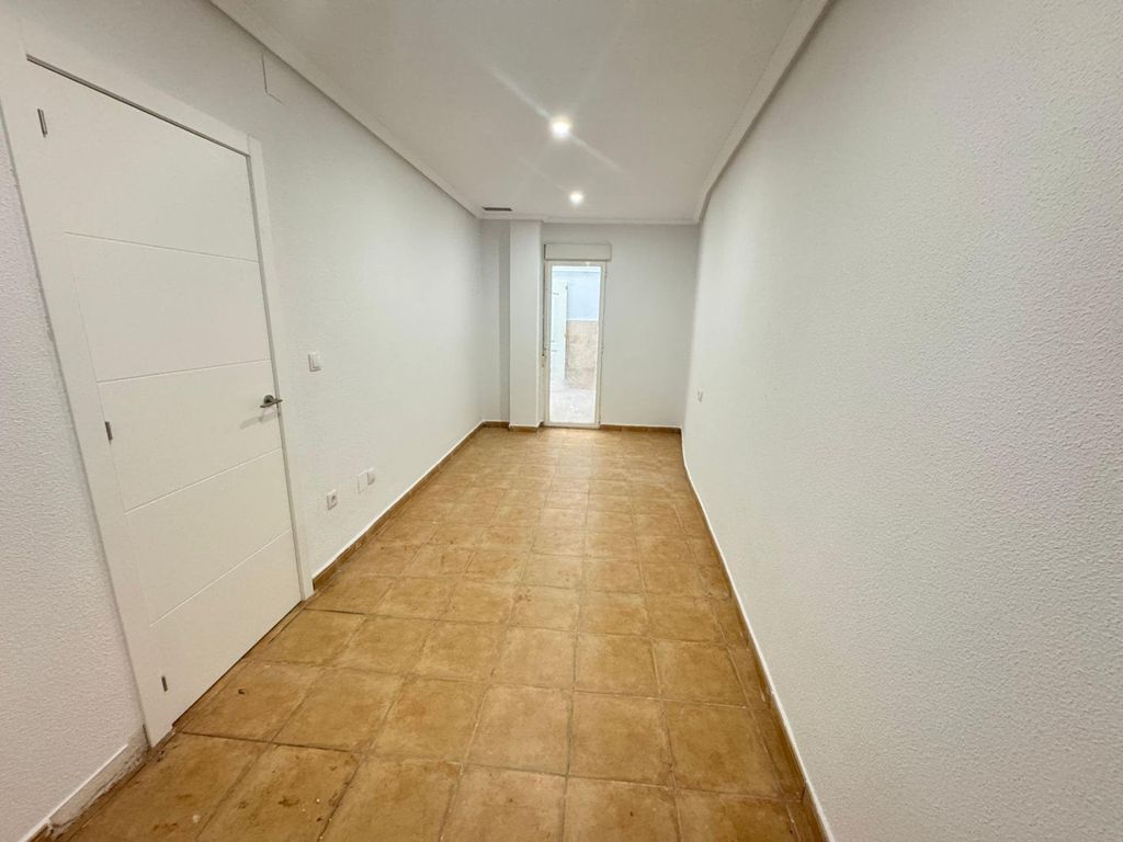 Property photo 2 of 40