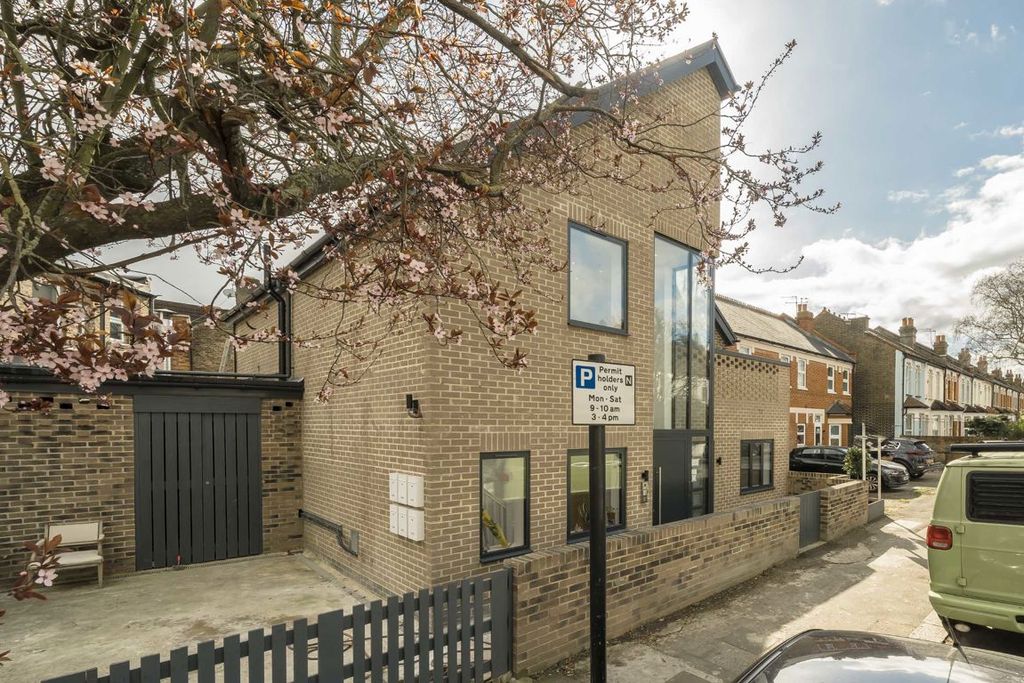 Property photo 1 of 4