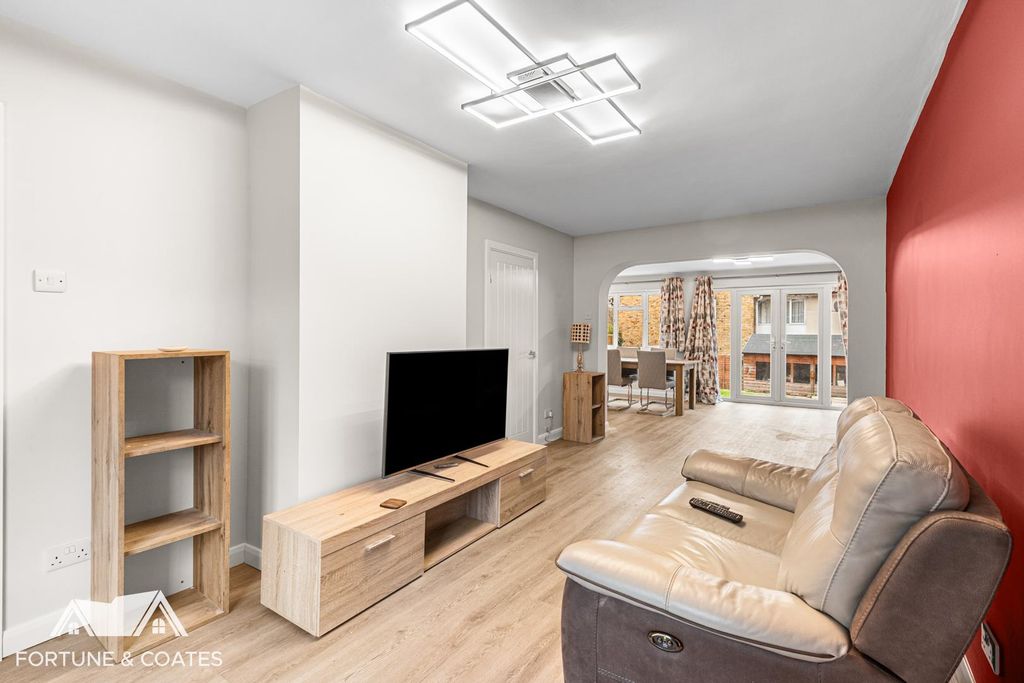 Property photo 2 of 28 Foldcroft_34.Jpg