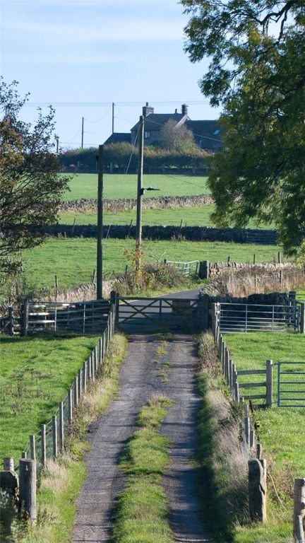 Property photo 3 of 14 Track