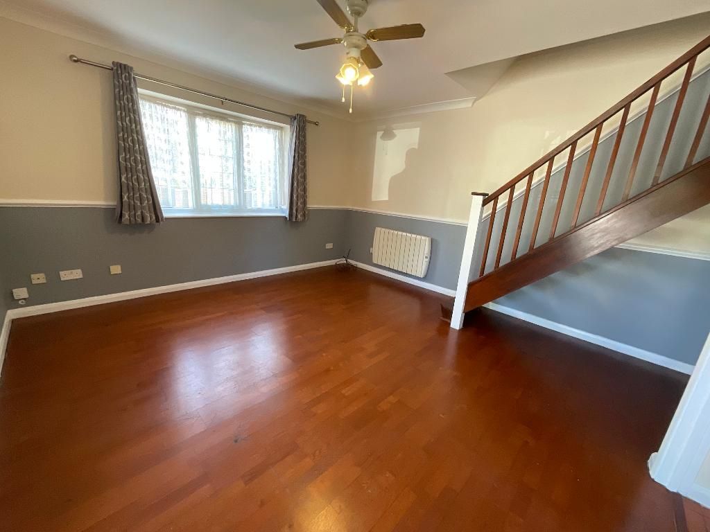 Property photo 3 of 10 Living Room 13'2 x 13'