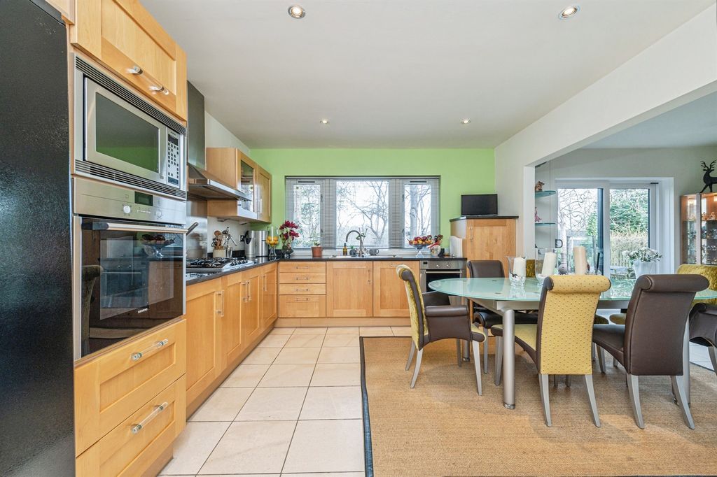 Property photo 3 of 19