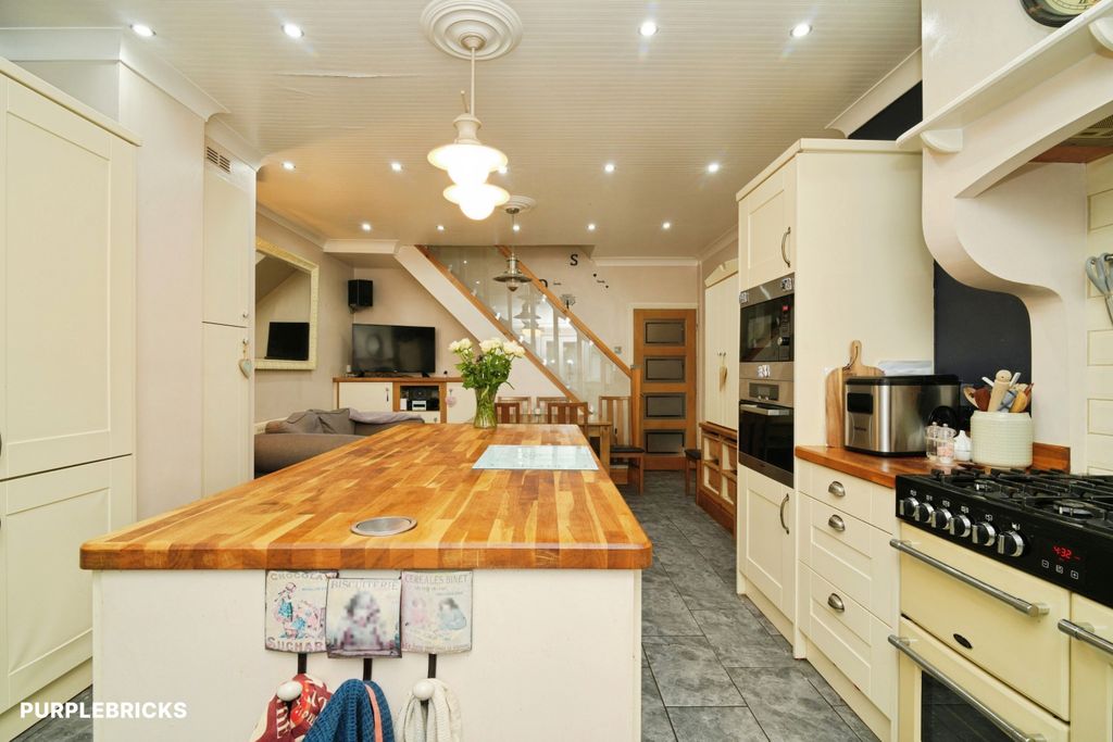 Property photo 3 of 23 Kitchen/Dining Room
