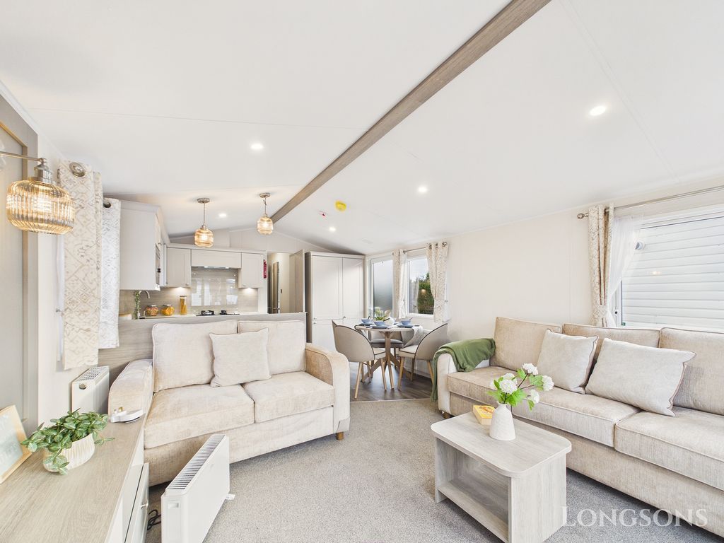 Property photo 3 of 18 Cam02173G0 Pr0335 Still045