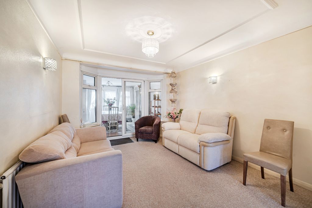 Property photo 3 of 19 1380134-16-691331...