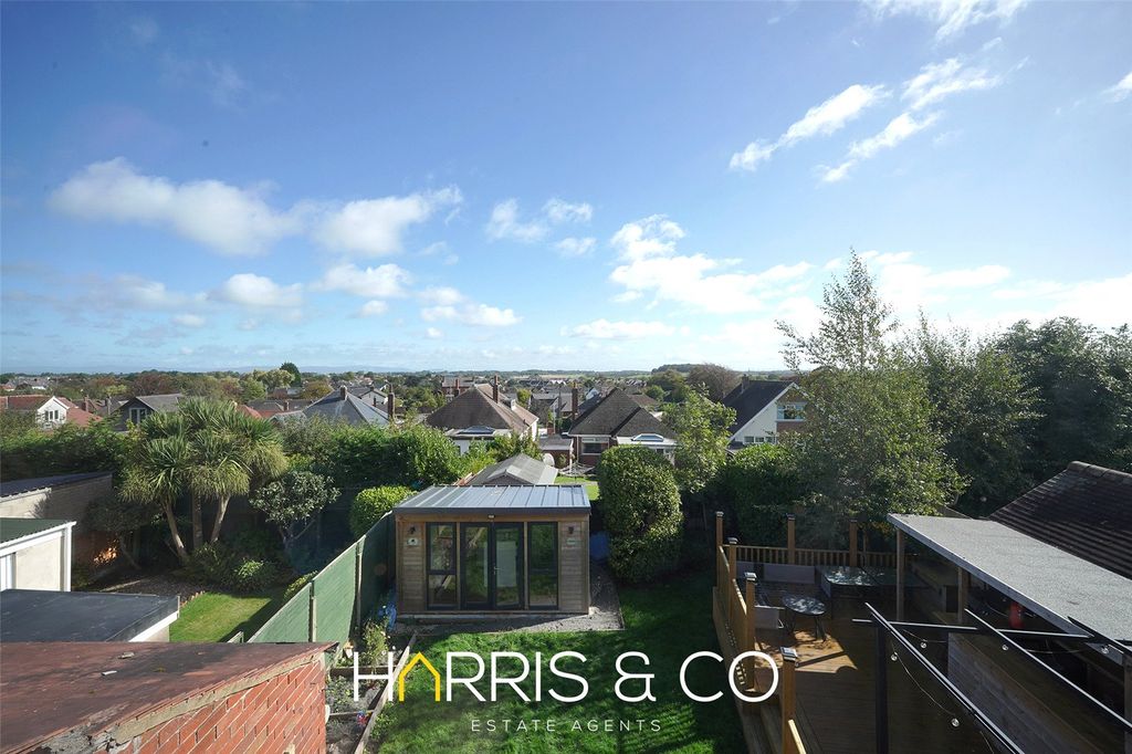 Property photo 2 of 19 Picture No. 17