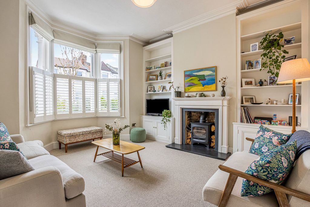 Property photo 2 of 19