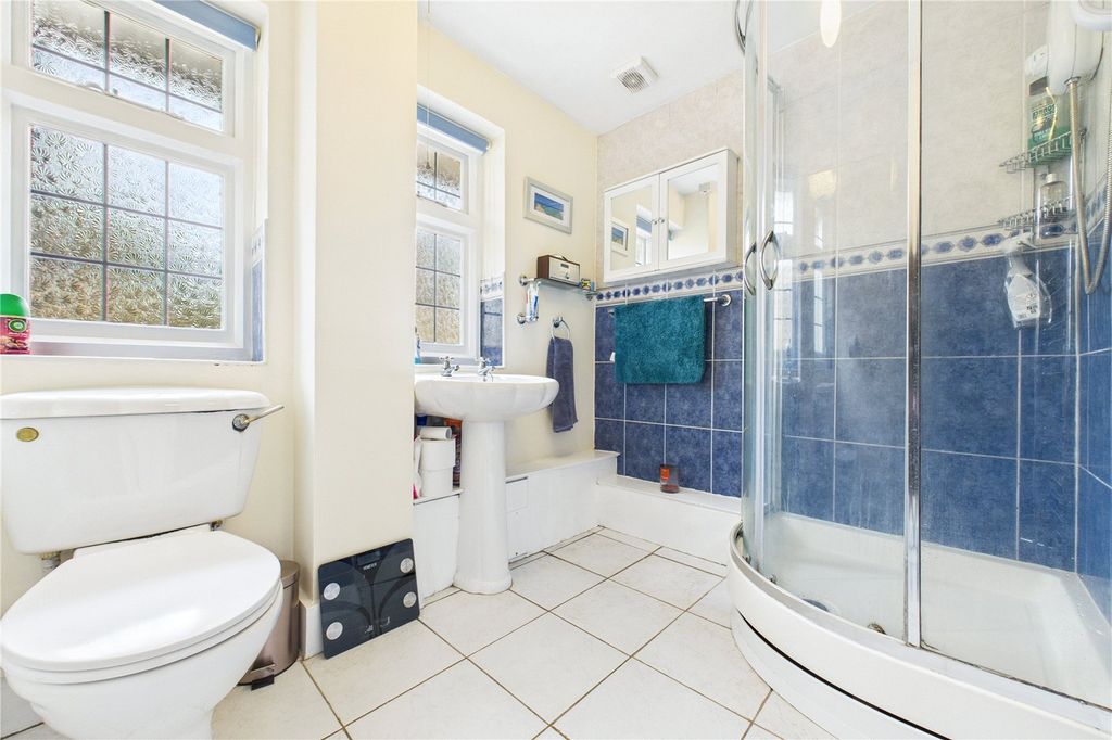 Property photo 3 of 18 Bathroom