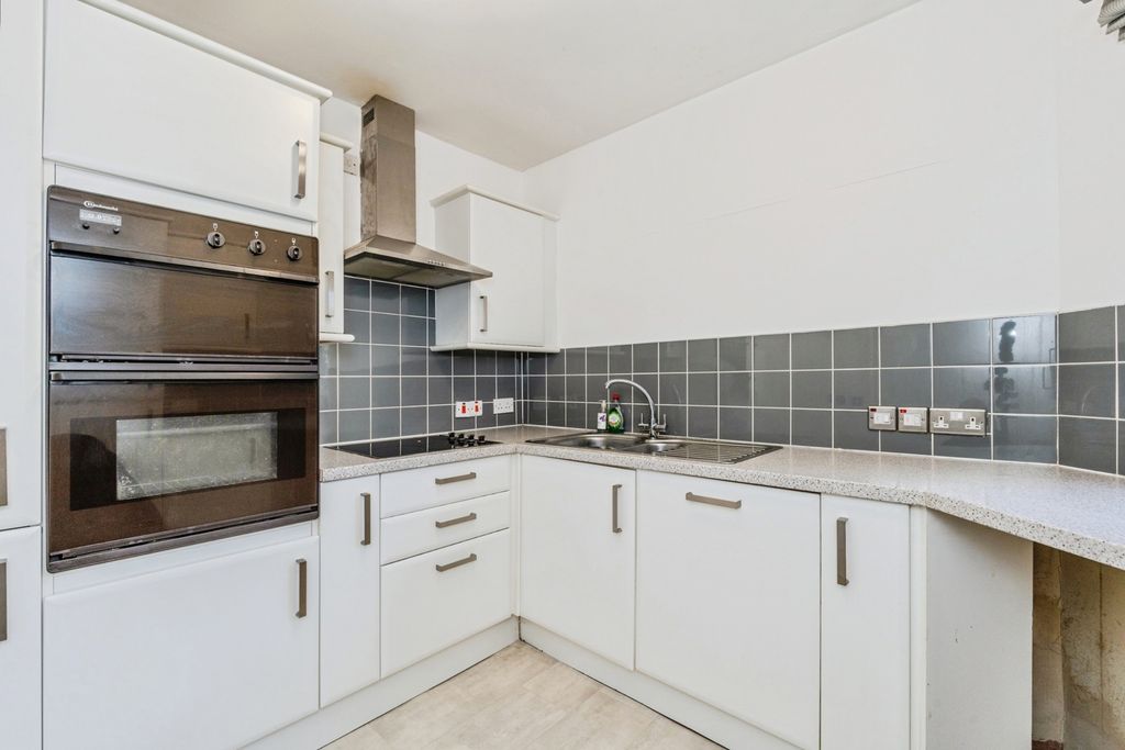 Property photo 3 of 18 Photo