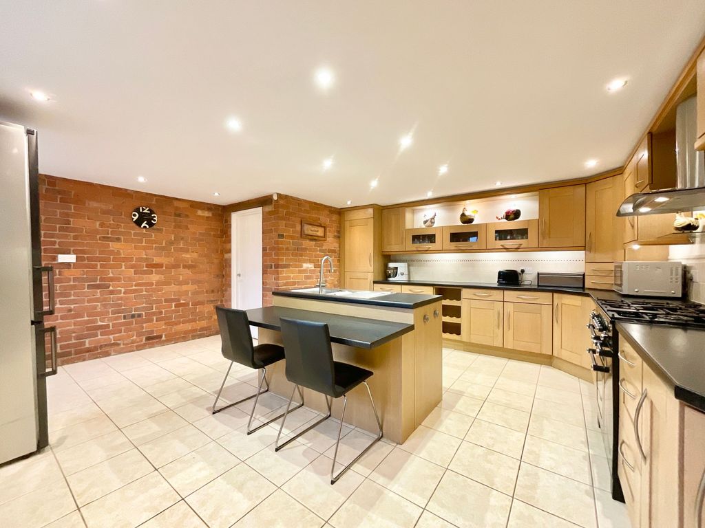 Property photo 3 of 36