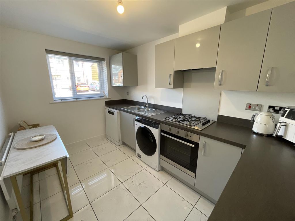 Property photo 3 of 10 Kitchen/Diner