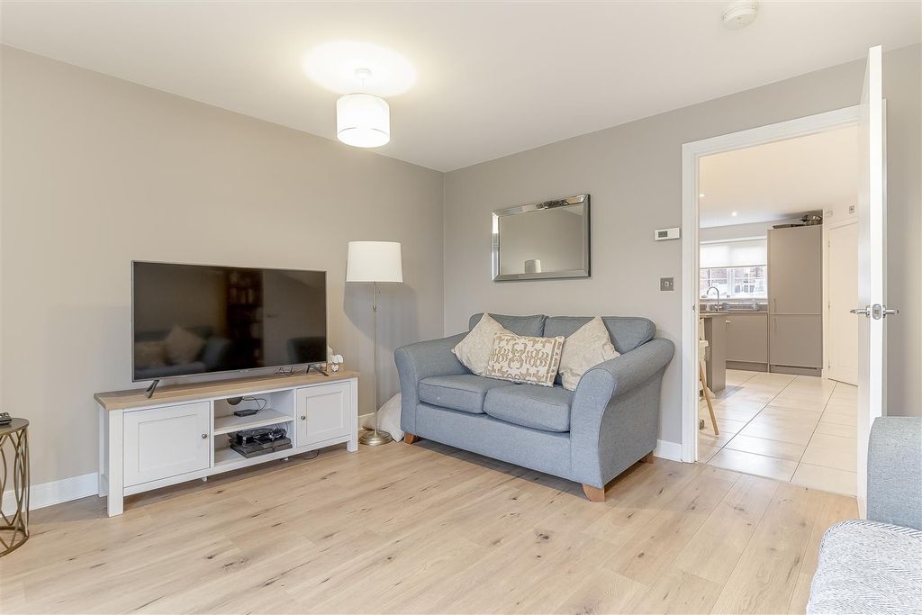 Property photo 2 of 21 Lounge - C.Jpg