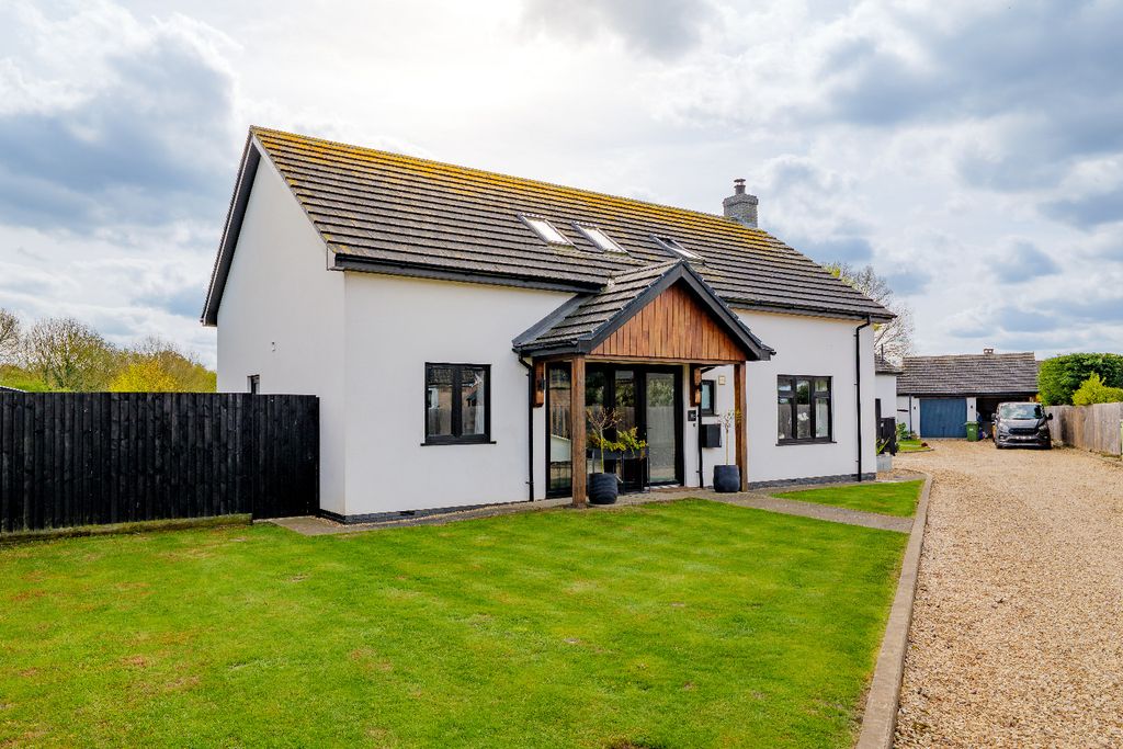 Property photo 3 of 32 3825056