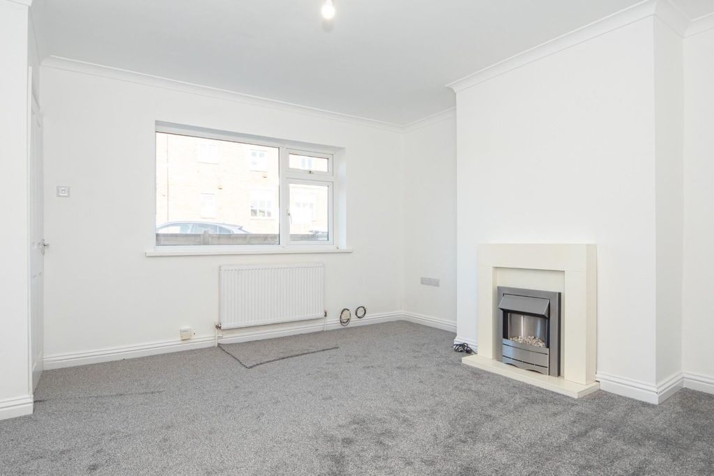 Property photo 2 of 25 Living Room