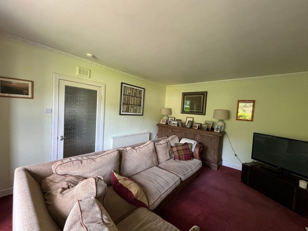 Property photo 3 of 28