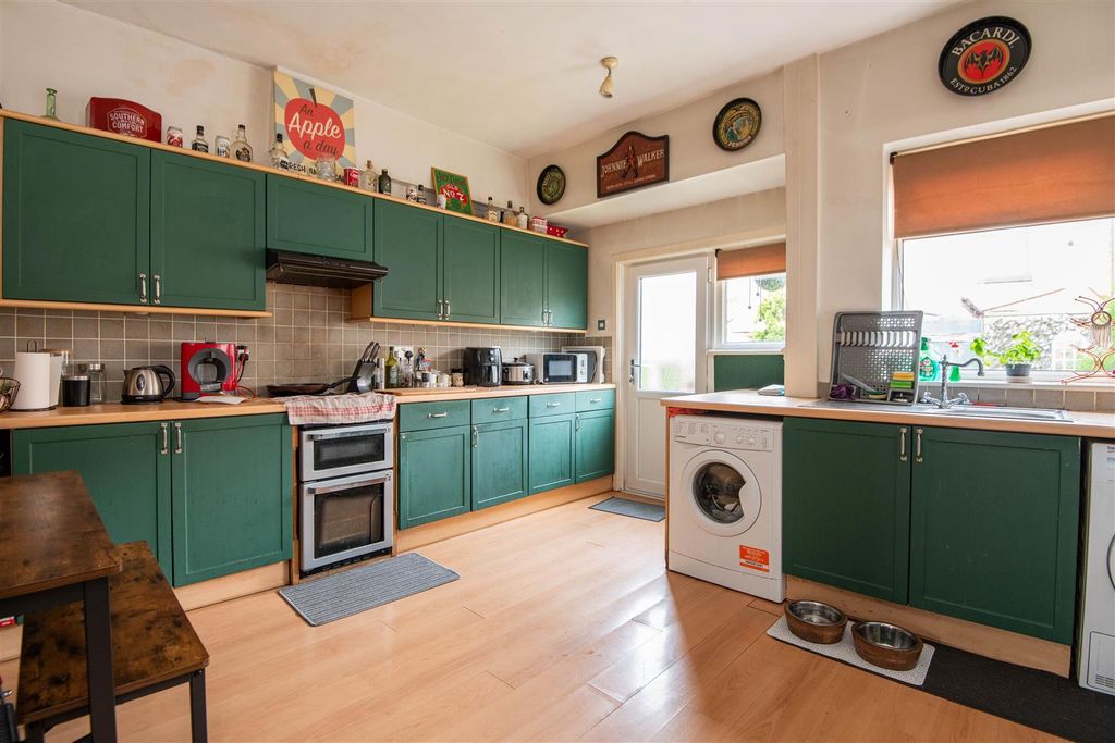 Property photo 3 of 13 Kitchen / Diner