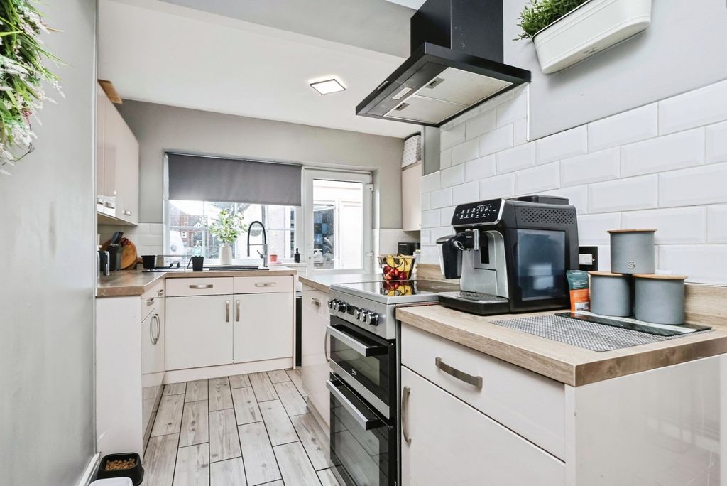 Property photo 3 of 23 Pbox-Img.Jpg